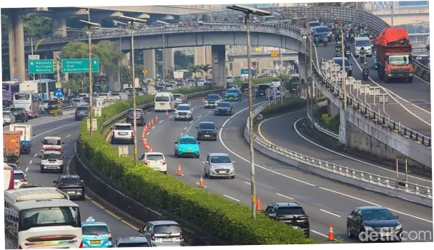 Geliat Jakarta di Senin Pertama Usai Libur Lebaran