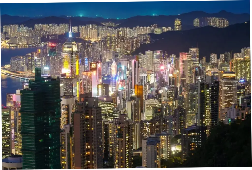 Hong Kong Menghadapi Perubahan: Tarif Pos Naik, Polisi Berwenang, dan Trafik Meningkat