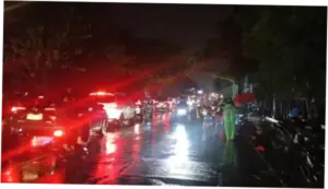 Jalur Pantura Pasuruan Terendam Banjir Malam Ini, Lalin Lumpuh