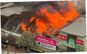 Kebakaran Hebat Melanda Bandung, Ratusan Kios Terbakar