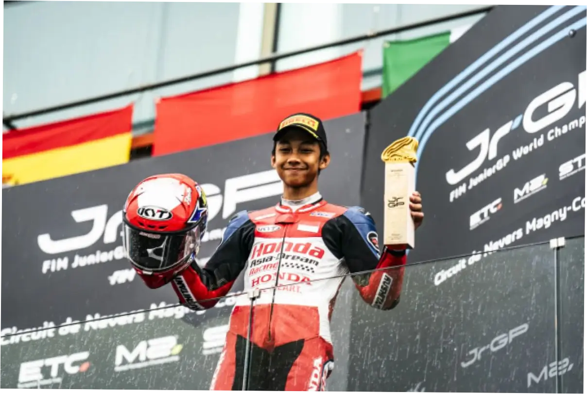 Kiandra Ramadhipa: Pembalap Muda Indonesia yang Mengharumkan Nama Bangsa di Kancah Balap Moto3 Junior