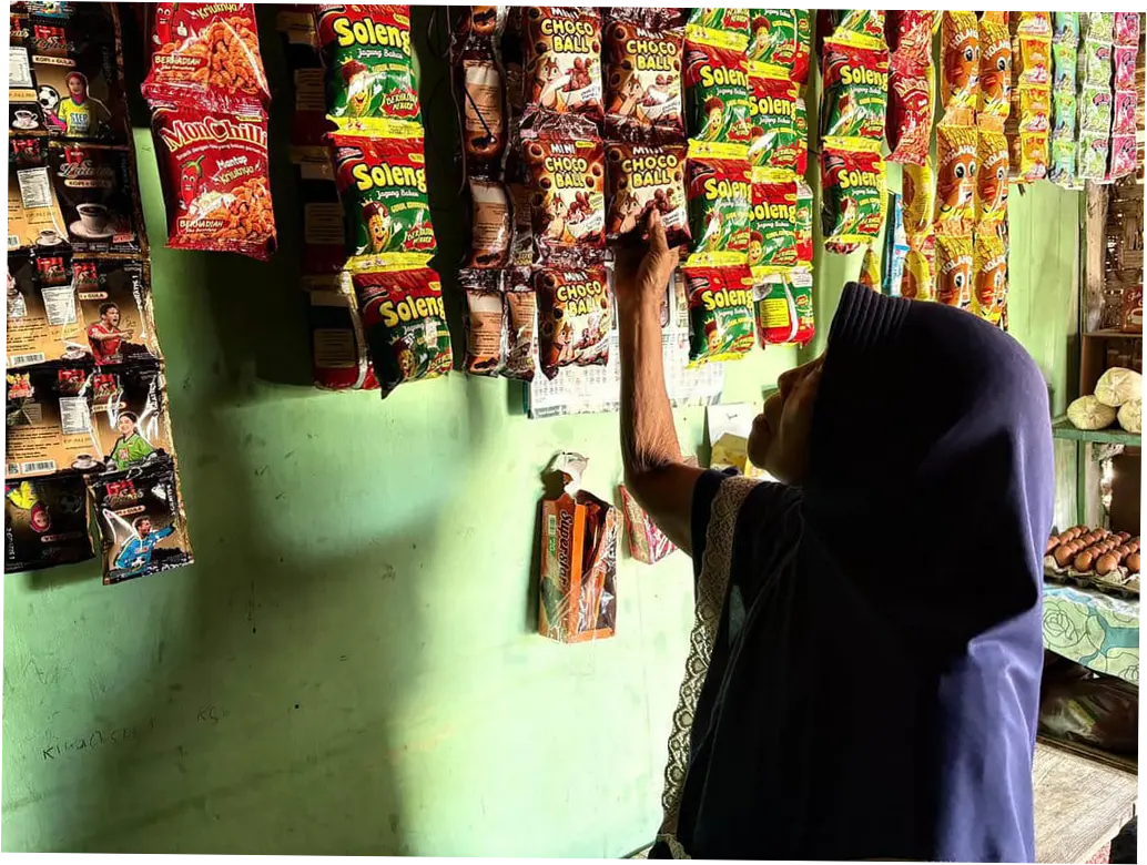 Kisah Nenek Mas Amah: Perjuangan Tak Kenal Lelah untuk Masa Depan Cucu