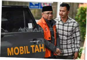 Yaqut Cholil Qoumas: Kisah Tahanan Rumah yang Penuh Kontroversi