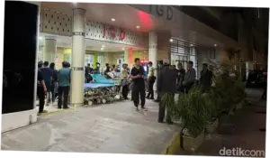 71 Korban Tabrakan Kereta di Stasiun Bekasi Timur Dievakuasi ke RS