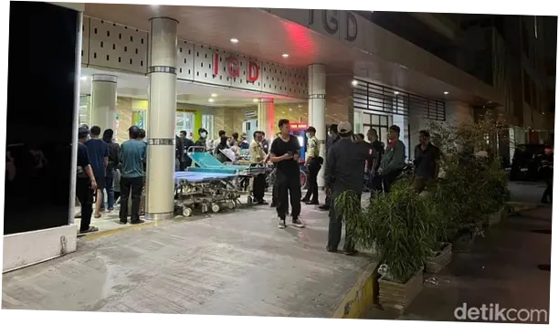 71 Korban Tabrakan Kereta di Stasiun Bekasi Timur Dievakuasi ke RS