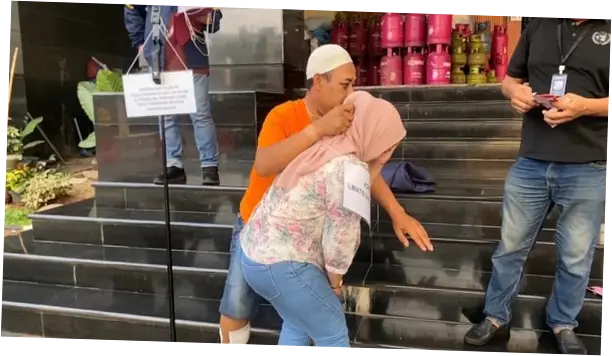 Detik-detik Pria di Tangsel Bunuh Mantan Istri dalam Adegan Rekonstruksi