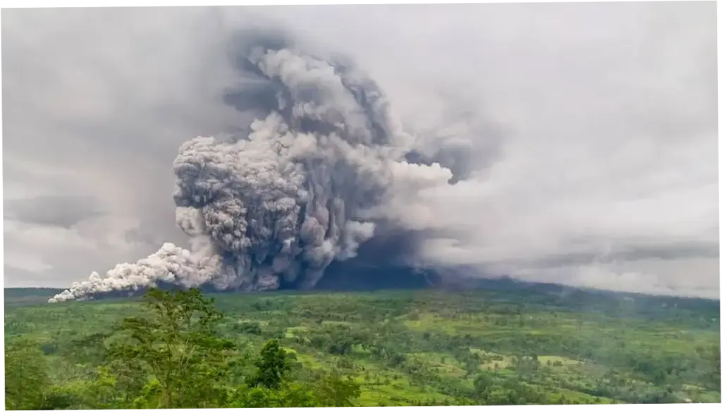 Gunung Semeru Erupsi: Mengancam Kehidupan Masyarakat Sekitar