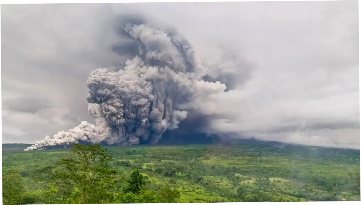 Gunung Semeru Erupsi: Mengancam Kehidupan Masyarakat Sekitar
