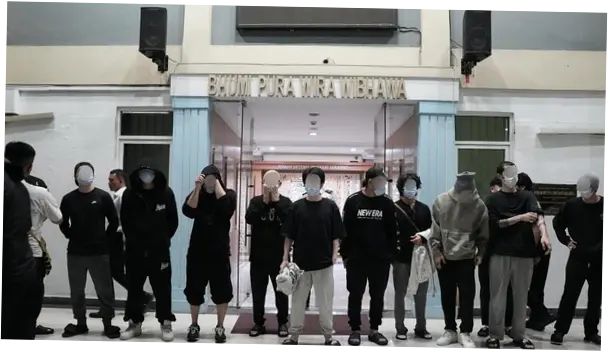 Imigrasi Deportasi 13 WN Jepang Terlibat Sindikat Scam Online di Bogor