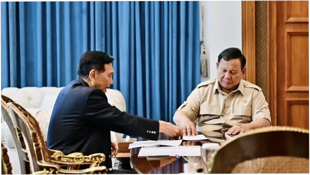 Isi Obrolan 4 Mata Prabowo dan Luhut di Istana