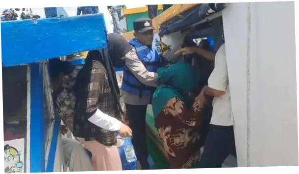 Kapal Mati Mesin Mendadak di Kepulauan Seribu, 54 Penumpang Dievakuasi