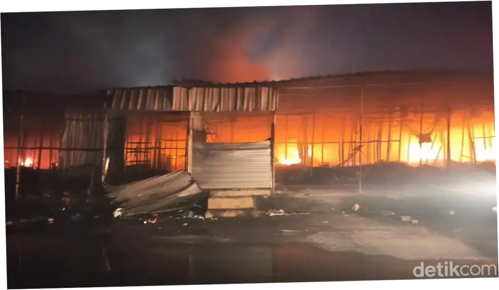 Kebakaran Hebat di Pasar Kanjengan Semarang, 480 Kios Hangus