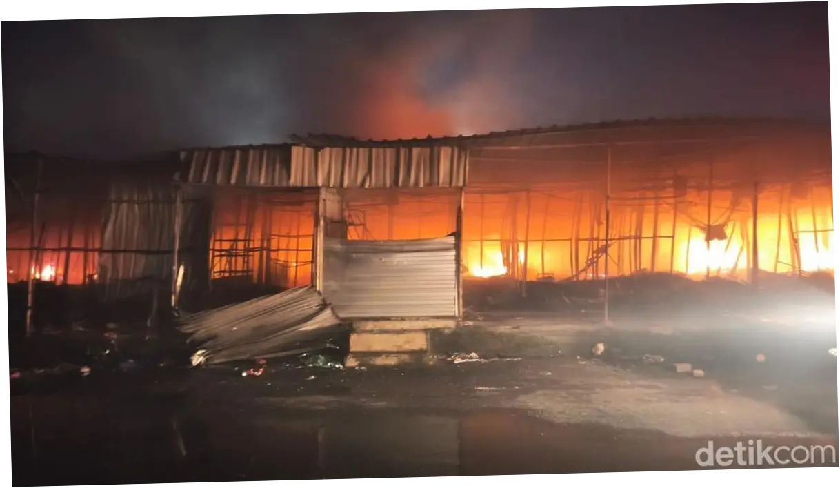 Kebakaran Hebat di Pasar Kanjengan Semarang, 480 Kios Hangus