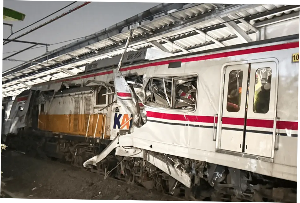 Kecelakaan KA Argo Bromo dan KRL: AHY Kunjungi Korban di Bekasi