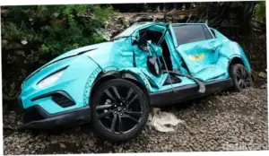 Kecelakaan Kereta di Bekasi, Green SM Buka Suara soal Taksi Tertemper KRL