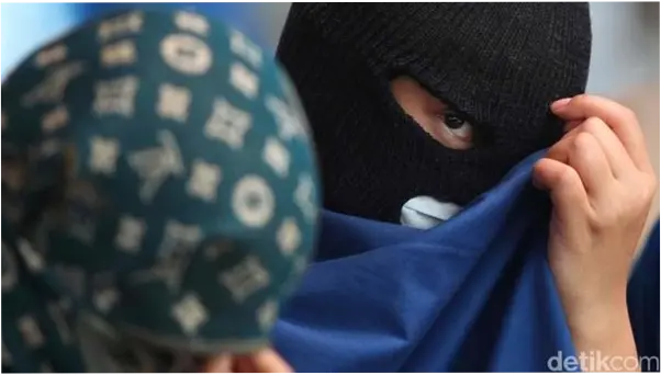 Kepergok Nyuri di Toko Sembako Jakbar, Maling Babak Belur Diamuk Warga