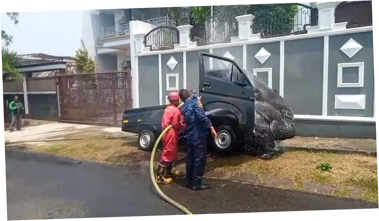 Mobil Pikap di Bogor Terbakar Saat Isi BBM, Diduga karena Korsleting