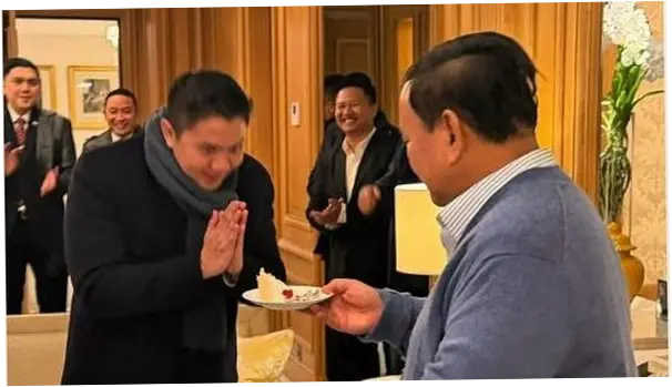 Prabowo Hadiri Ultah Seskab Teddy di Paris, Apa yang Terjadi?