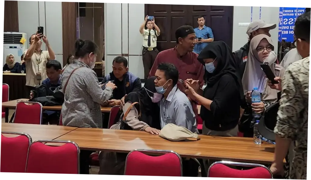 Tangis Keluarga Korban Kecelakaan KA Argo Bromo Vs KRL Pecah di RS Polri