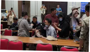 Tangis Keluarga Korban Kecelakaan KA Argo Bromo Vs KRL Pecah di RS Polri