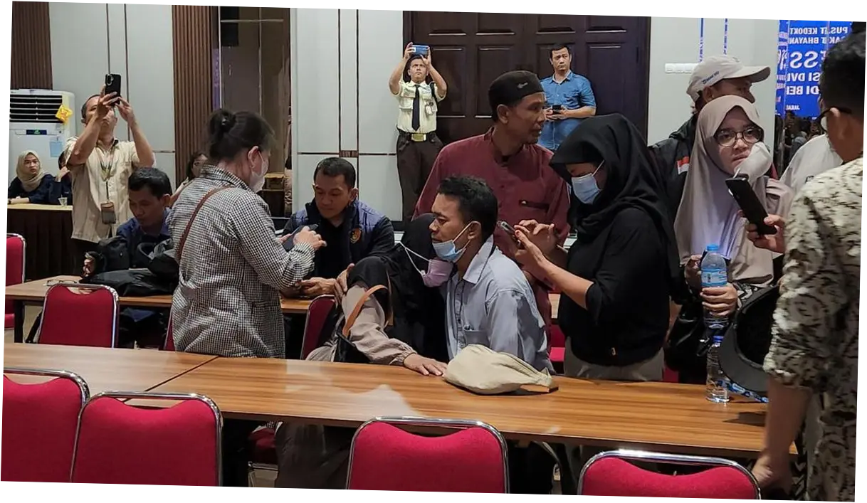 Tangis Keluarga Korban Kecelakaan KA Argo Bromo Vs KRL Pecah di RS Polri