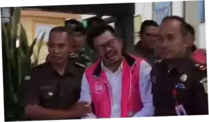 Tersangka Kasus Korupsi Rp 242 M Nangis Saat Ditahan