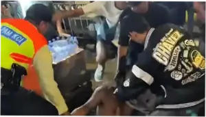 Viral Pria Diduga Preman Dipukuli Warga Gegara Palak Ojol di Stasiun Bogor