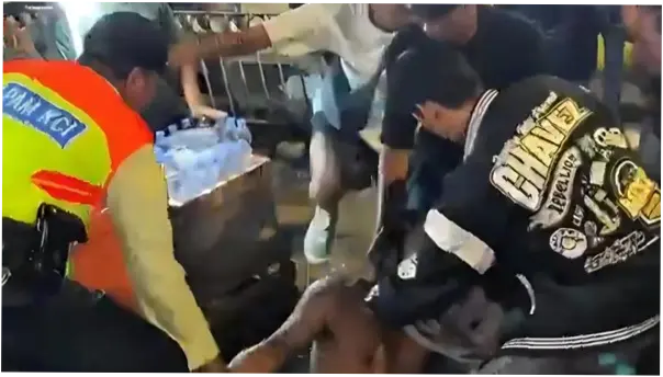 Viral Pria Diduga Preman Dipukuli Warga Gegara Palak Ojol di Stasiun Bogor