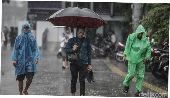 Waspada! Potensi Hujan Sedang-Lebat Guyur Jakarta Sampai 3 Mei
