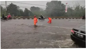 Banjir di Sentul Bogor: Akibat Drainase Tersumbat Sampah