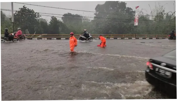 Banjir di Sentul Bogor: Akibat Drainase Tersumbat Sampah