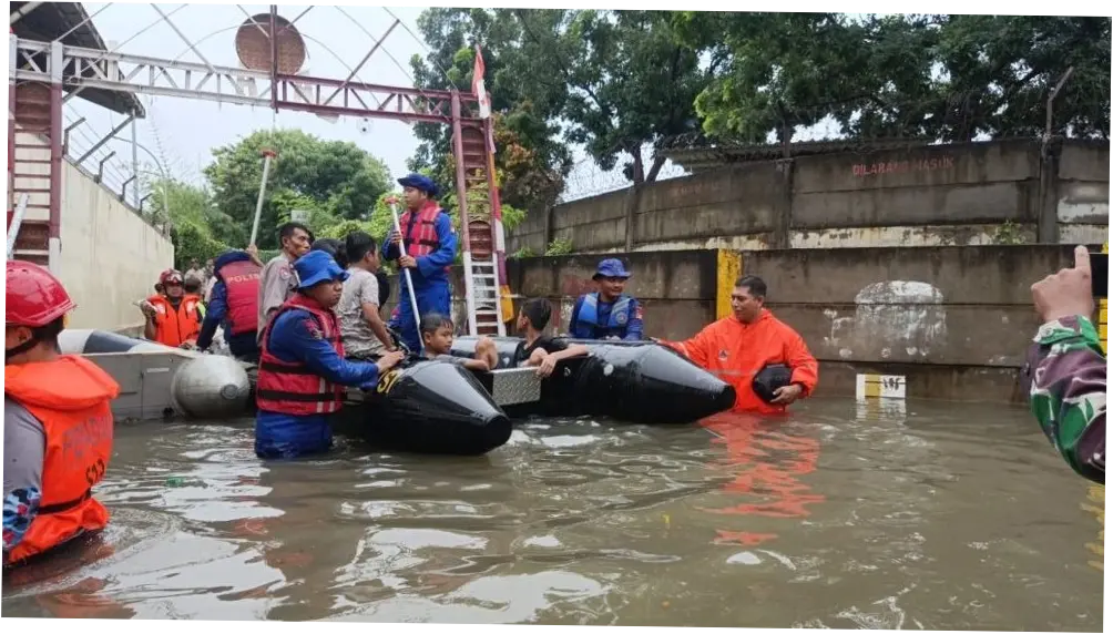 Banjir Melanda Jakarta: 31 RT di Jaksel dan Jaktim Terendam