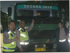 Bisa-bisanya Truk Trailer Lawan Arah di Cilincing, Sopir Langsung Ditilang