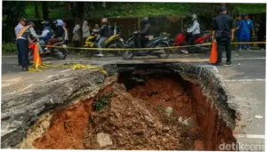 Dinas SDA DKI Akan Telusuri Saluran Lama untuk Cegah Jalan Amblas Terulang