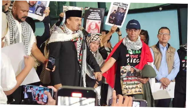 Dubes Palestina Gandeng Tangan WNI Relawan Flotilla: Kalian Pahlawan
