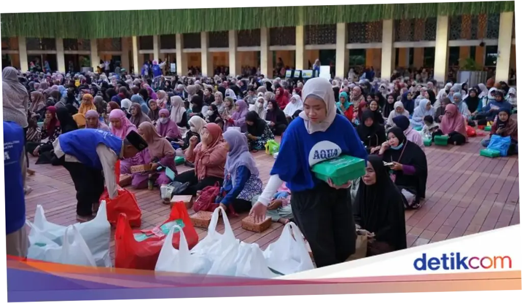 Dukung Kemaslahatan Umat, AQUA Raih Penghargaan dari Masjid Istiqlal