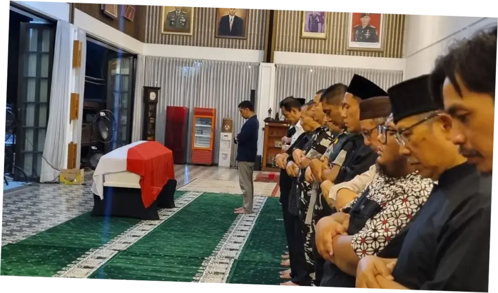 Eks Menhan Ryamizard Ryacudu Disalatkan di Rumah Duka Cikeas