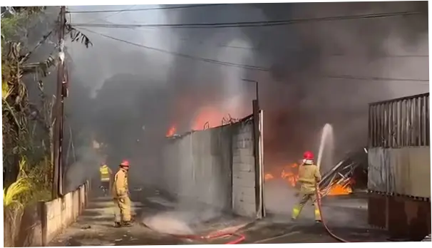 Gedung Penampungan Oli Bekas di Bogor Terbakar