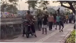 Gerombolan Bocil di Jakarta Barat Mengadang Motor di Trotoar, Kadishub DKI Ingatkan Pentingnya Menjaga Fungsi Trotoar
