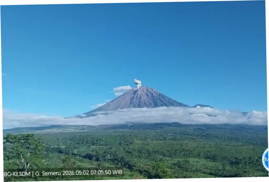 Gunung Semeru Erupsi 2 Kali Malam Ini, Tinggi Letusan Capai 1.000 Meter