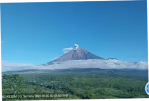 Gunung Semeru Erupsi 2 Kali Malam Ini, Tinggi Letusan Capai 1.000 Meter