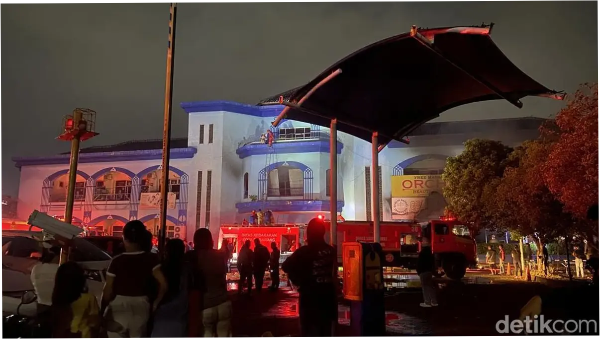 Kebakaran di Sport Center Semarang: Dua Orang Alami Luka Bakar