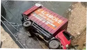 Kecelakaan Truk di Bogor: Tali Gas Putus Saat Menanjak, Truk Mundur hingga Nyebur ke Sungai