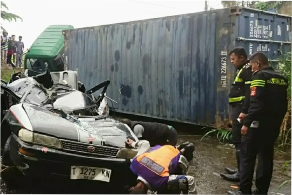 Kecelakaan Truk di Karawang: Sopir Tronton Kesurupan, Faktanya