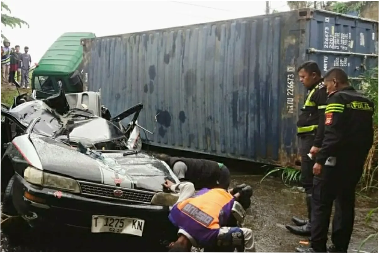 Kecelakaan Truk di Karawang: Sopir Tronton Kesurupan, Faktanya