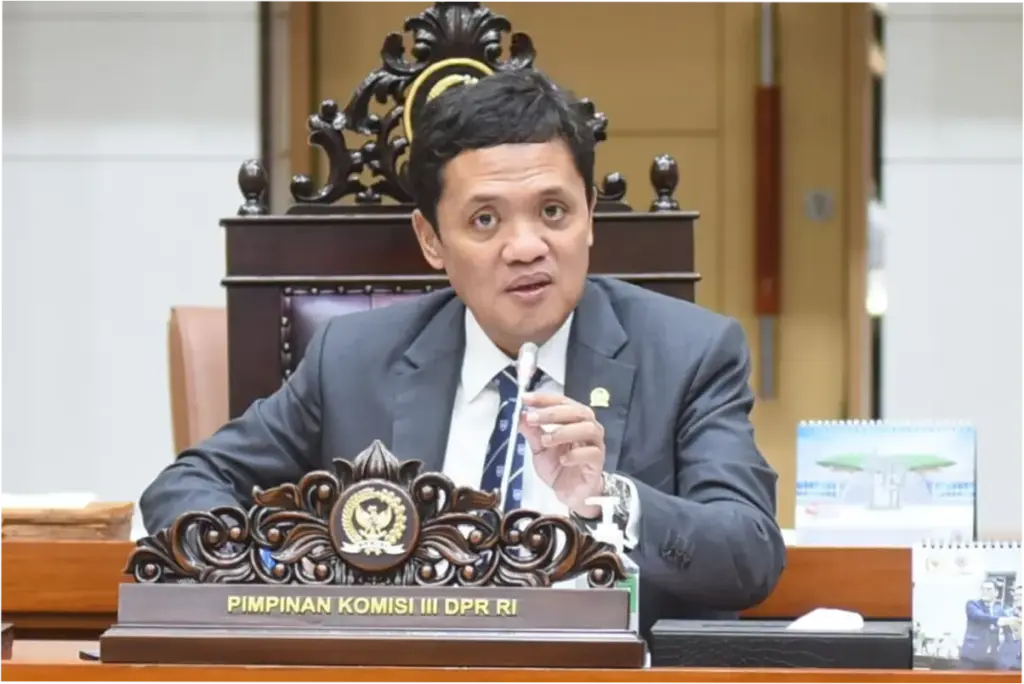 Ketua Komisi III DPR Apresiasi Polri Bongkar Markas Judol di Hayam Wuruk