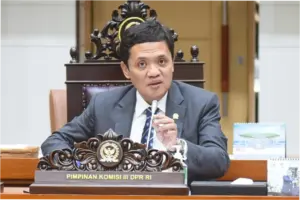 Ketua Komisi III DPR Apresiasi Polri Bongkar Markas Judol di Hayam Wuruk