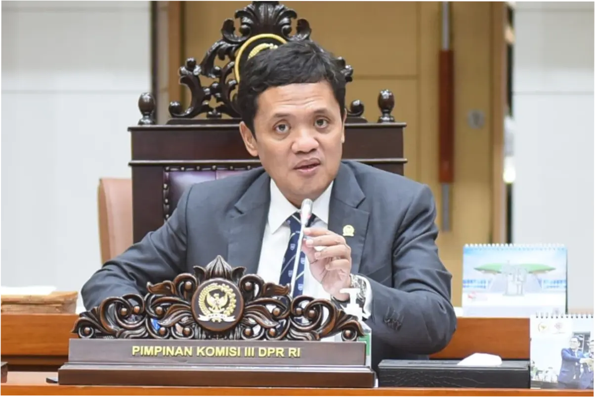 Ketua Komisi III DPR Apresiasi Polri Bongkar Markas Judol di Hayam Wuruk