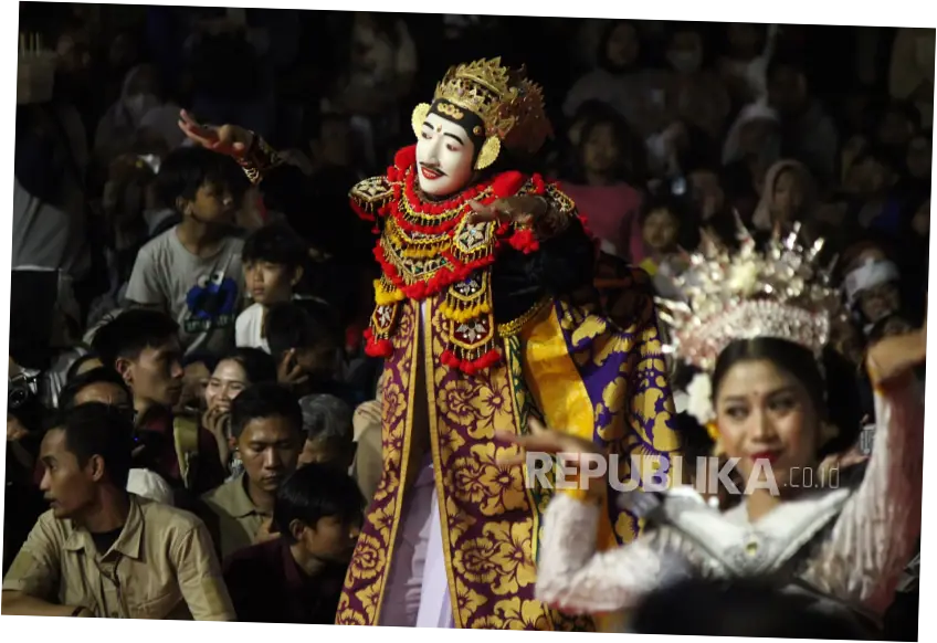 Kirab Budaya Milangkala Tatar Sunda Pamerkan Mahkota Binokasih