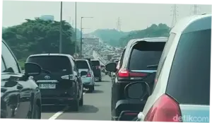 Libur Panjang, Tol Layang MBZ dan Japek Arah Cikampek Padat